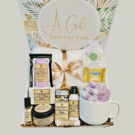 Hygge Relaxation Spa Gift Box for Women – Cozy Self-Care Basket, Comfort Blanket, Lavender Spa Set, Birthday, Thank You & Sympathy Gif